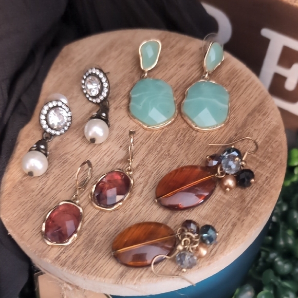 9 Piece Vintage Earring Set - Picture 8 of 9